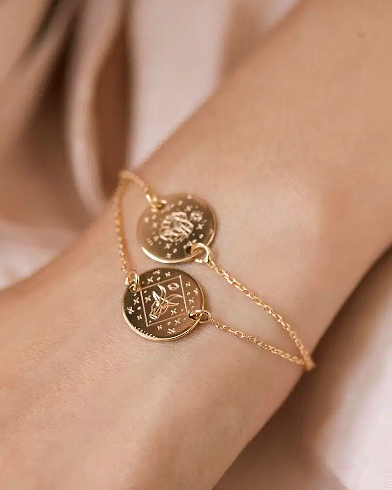Bracelet avec une gravure du signe du zodiaque