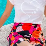 Comment marier un t-shirt avec une jupe pour créer une tenue stylée ?
